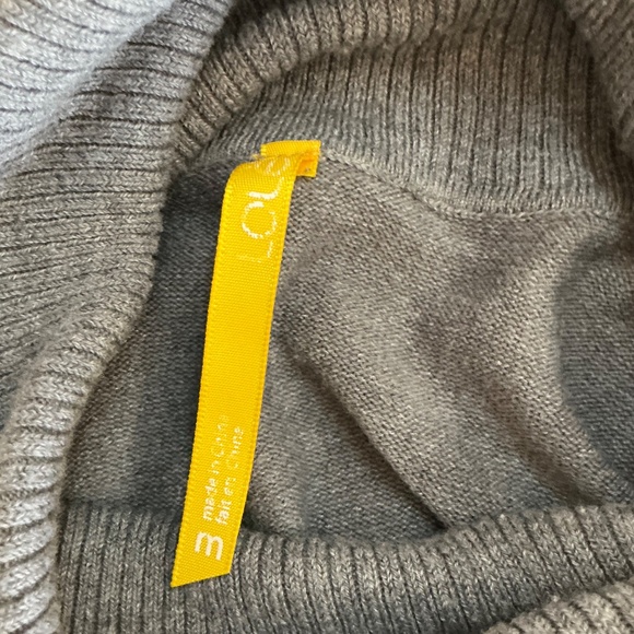 Lole gray turtleneck Long sleeve  sweater size medium - Picture 4 of 6